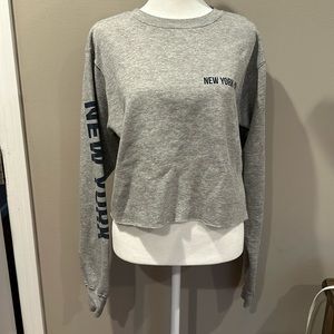 Brandy Melville - John Gault New York Cropped Sweatshirt